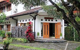 Rumah Asri B&B